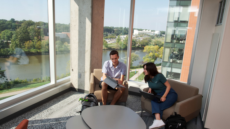 Catlett Lounge